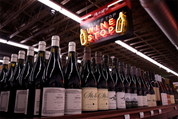 wine-on-webster-downtown-memphis-grocery-store